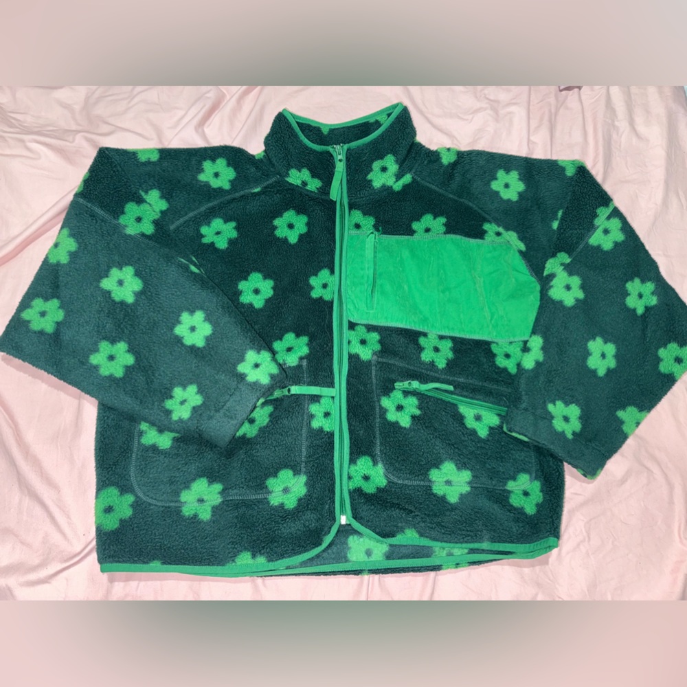 UO GREEN FLORAL SWEATER